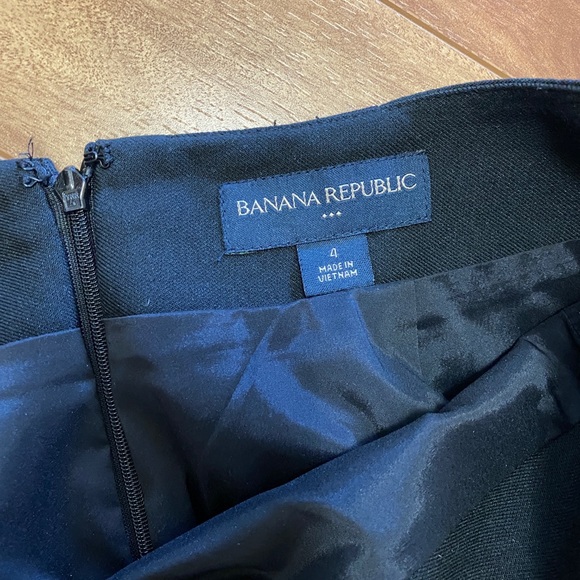 Black knee length skirt - Picture 3 of 3